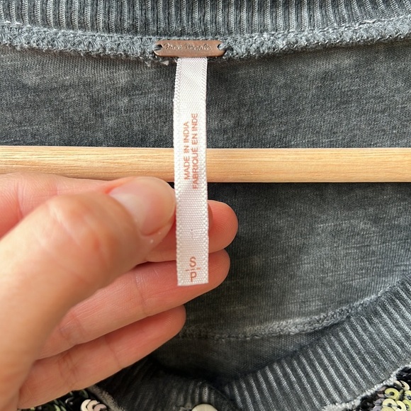 Free People Elevated Basic Gray Sequin Henley Top Blouse. Closet Staple. Sz S. - Picture 4 of 7